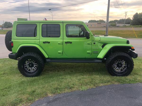 2019 Jeep Wrangler Unlimited Sahara Lifted for sale in Rochester, MN – photo 4