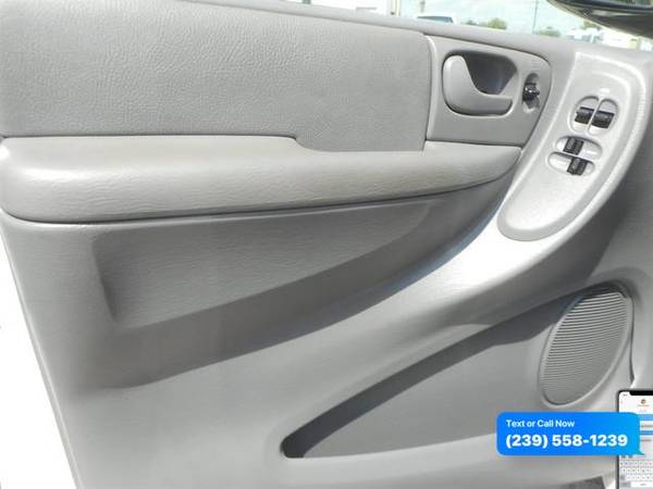 2007 Chrysler Town Country Minivan - Lowest Miles / Cleanest Cars In F for sale in Fort Myers, FL – photo 7