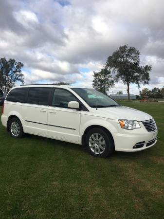 2013 Chrysler Town & Country - 79,000 miles-Great Shape for sale in Sigourney, IA – photo 2