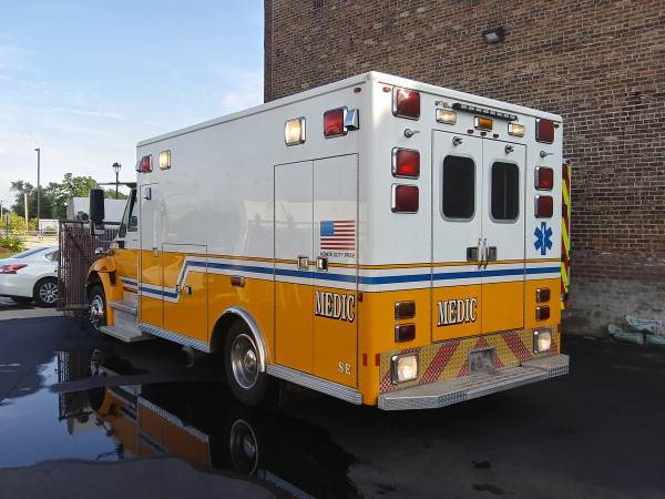 Ambulance-Int LoPro,1 Owner,Fire Dept.DT466 Diesel,Loaded,Runs Great... for sale in Midlothian, IL – photo 4