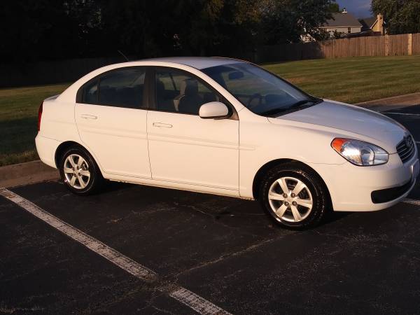 2010 HYUNDAI ACCENT -- cheap on gas for sale in Shawnee, MO – photo 4