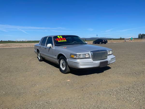 1996 LINCOLN TOWN CAR LOW DOWN PAYMENT OPTIONS (OAC) - cars & for sale in Independence, OR