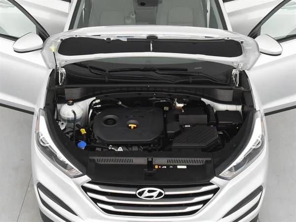 2018 Hyundai Tucson SE Sport Utility 4D suv Silver - FINANCE ONLINE for sale in Detroit, MI – photo 4