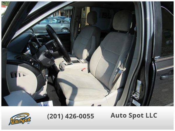 2011 Chrysler Town Country Touring Minivan 4D EZ-FINANCING! for sale in Garfield, NJ – photo 7