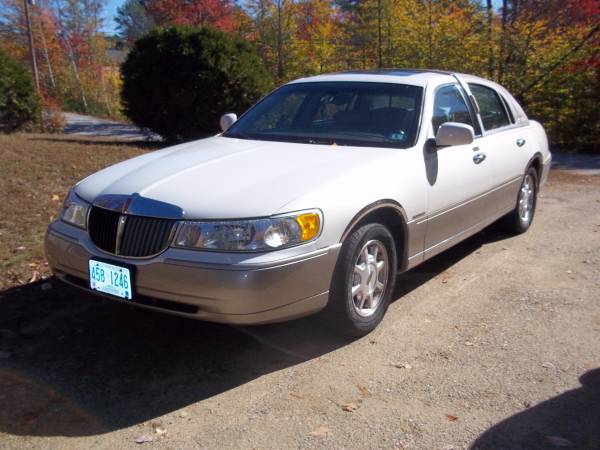 2002 Lincoln Town Car - cars & trucks - by owner - vehicle... for sale in Conway, MA