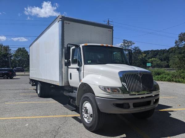 2015 INTERNATIONAL 26' BOX WITH CUMMINS , AUTO , NON CDL 132K MILES... for sale in Wappingers Falls, WV – photo 3
