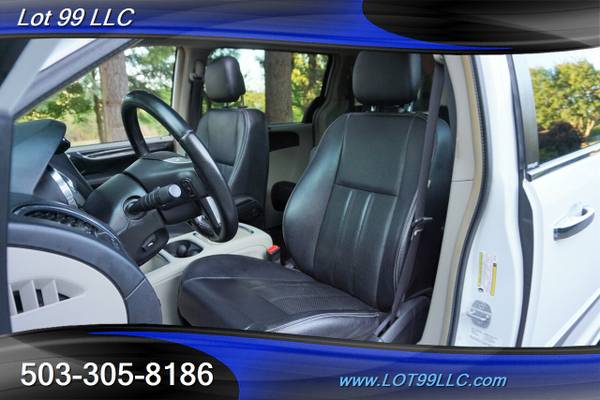2014 Chrysler Town & Country Touring-L Minivan New Tires Navi Cam Powe for sale in Milwaukie, OR – photo 14