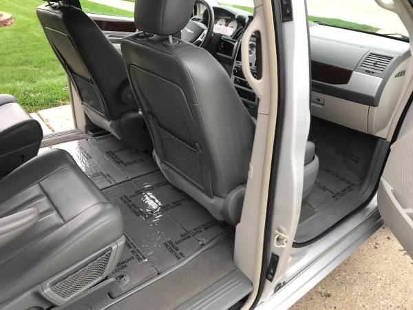 2009 Chrysler Town & Country for sale in Warren, MI – photo 9