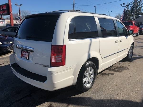 2010 Chrysler Town & Country Touring for sale in Greenfield, WI – photo 10