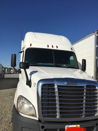 2011 Freightliner Cascadia for sale in Yuba City, CA – photo 5