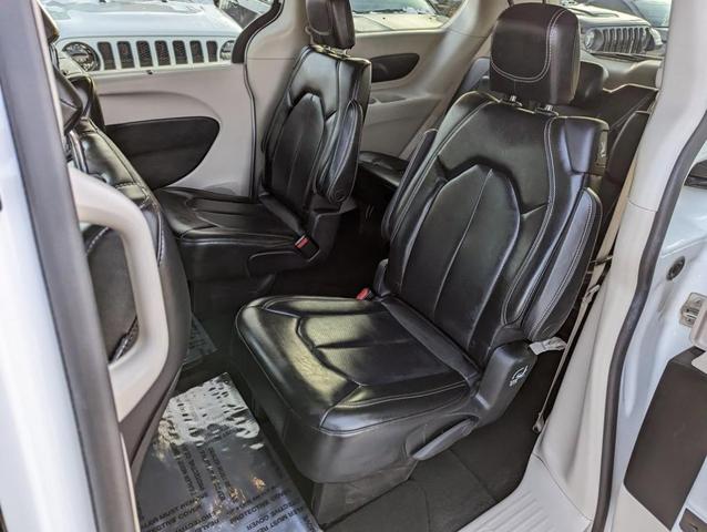 2020 Chrysler Voyager LXI for sale in Waterloo, IA – photo 17