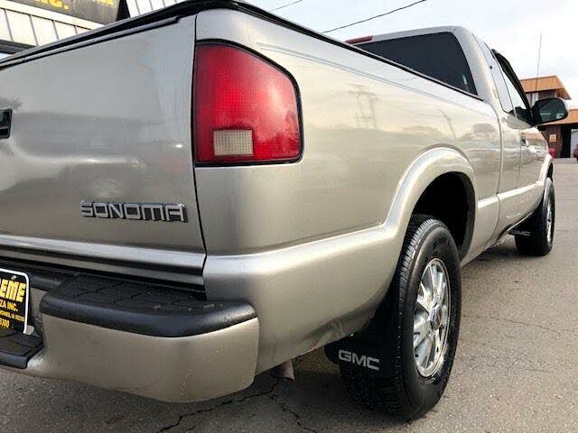 2002 GMC Sonoma SLS Ext Cab 4WD for sale in Des Moines, IA – photo 19
