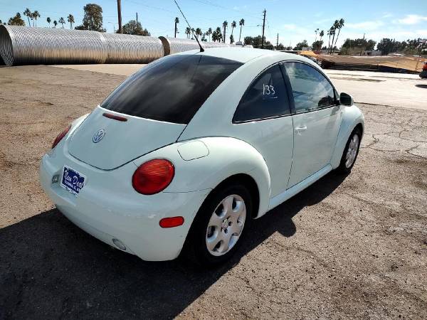 2002 Volkswagen New Beetle 2dr Cpe GLS Auto FREE CARFAX ON EVERY for sale in Glendale, AZ – photo 4
