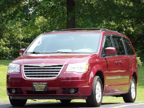 2009 Chrysler Town Country Touring for sale in Madison , OH