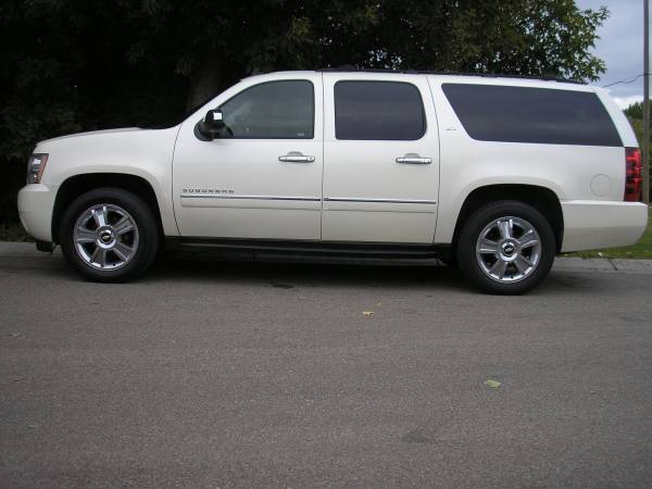 2010 Chevy Suburban LTZ "VERY CLEAN" 4X4 for sale in Shakopee, MN – photo 3
