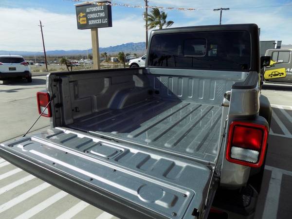 2020 Jeep Gladiator Sport S 4x4 LIKE NEW HARD TO FIND ! for sale in Bullhead City, AZ – photo 8