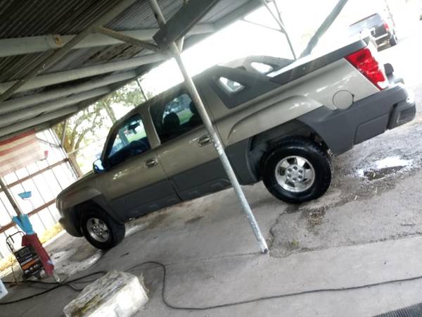 02 Chevy Avalanche for sale in Hargill, TX – photo 2