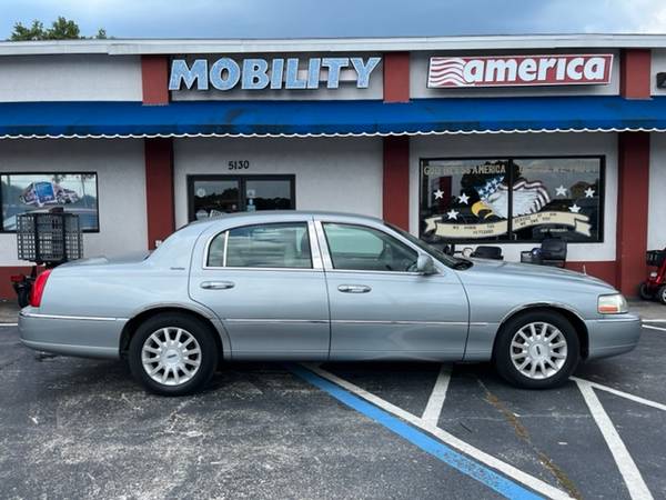 Lincoln Town Car Great Condition - - by dealer for sale in Lakeland, FL