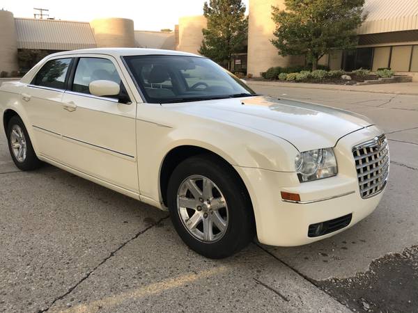 2006 Chrysler 300 touring 3.5 4x4 78,000 miles for sale in Sterling Heights, MI – photo 3