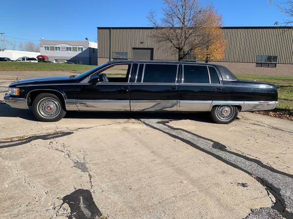 CADILLAC FLEETWOOD LIMSOINE *****65,000 MILES******* - cars & trucks... for sale in EUCLID, OH – photo 3