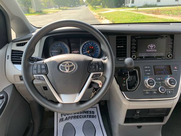 2018 Toyota Sienna LE - ONLY 16K MILES for sale in Farmington, MN – photo 12
