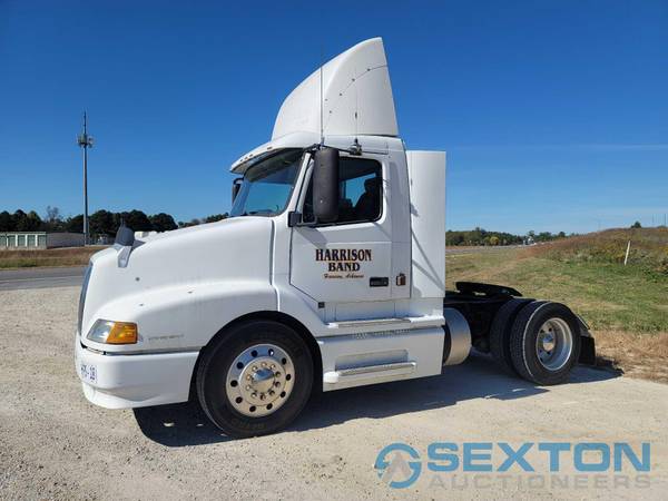 1999 Volvo VNL42T Single Axle - - by dealer - vehicle for sale in Pomona, MO