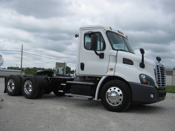 2015 Freightliner Cascadia 113 Daycab Great WB & Lightweight! for sale in Other, IL – photo 11