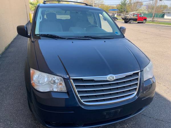 2009 Chrysler Town & Country for sale in Kings Park, NY – photo 3