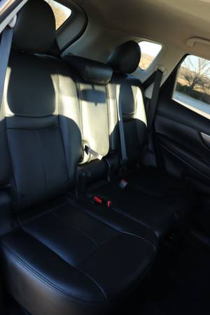 2018 NISSAN ROGUE SV AWD 17K MILES ONLY - - by for sale in Omaha, NE – photo 18