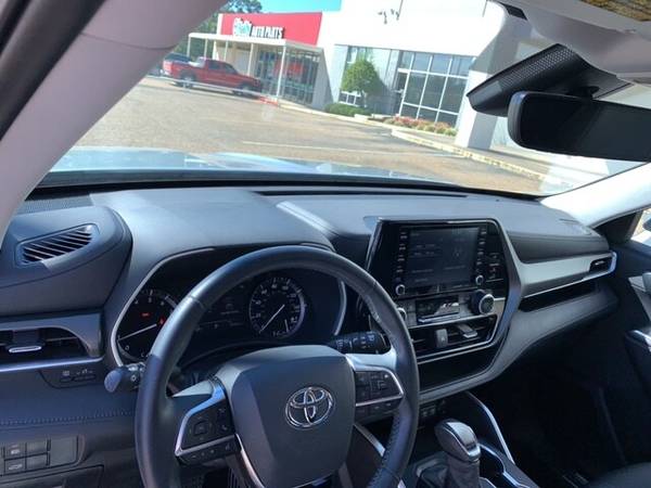 2020 Toyota Highlander XLE suv Silver - - by dealer for sale in Camden, AR – photo 15