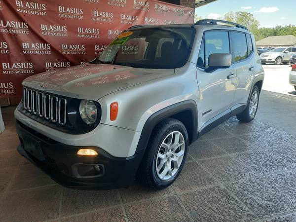 2015 Jeep Renegade Latitude low Miles - - by dealer for sale in Grand Prairie, TX – photo 2