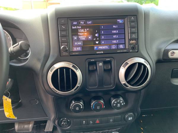 ★★★ 2018 Jeep Wrangler Sahara 4x4 / 15k Miles ★★★ for sale in Grand Forks, MN – photo 19