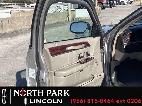 2003 Lincoln Town Car Executive - sedan - - by dealer for sale in San Antonio, TX – photo 10