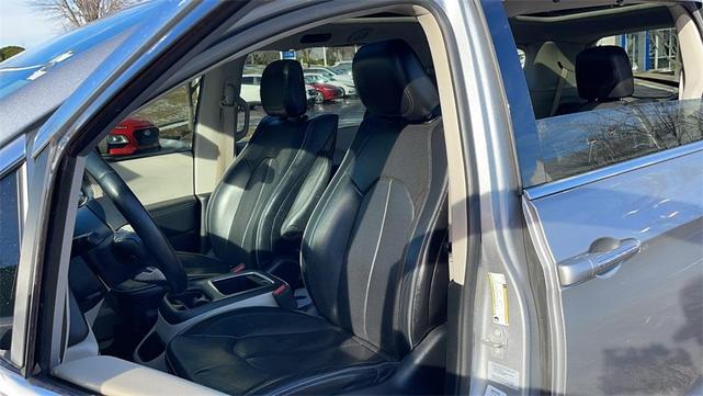 2017 Chrysler Pacifica Limited for sale in Bloomington, IN – photo 10