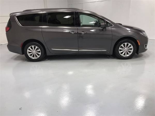 2017 Chrysler Pacifica Touring L with - cars & trucks - by dealer -... for sale in Wapakoneta, OH – photo 4