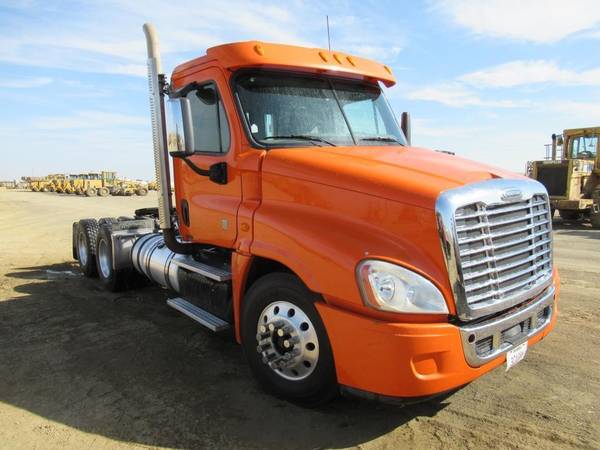 2013 Freightliner Cascadia T/A Truck Tractor for sale in Coalinga, CA