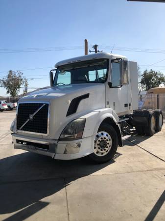 2009 Volvo Day Cab Freigthliner for sale in Fontana, CA