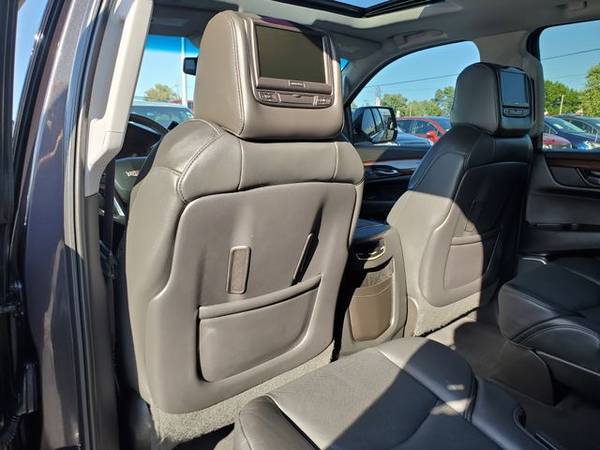 2015 Cadillac Escalade 4WD Luxury Sport Utility 4D Trades Welcome Fina for sale in Harrisonville, MO – photo 23