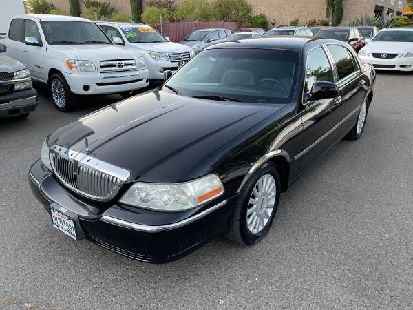 2005 Lincoln Town Car Signature Sedan BLACK LEATHER 6 PASSENGER for sale in Citrus Heights, CA