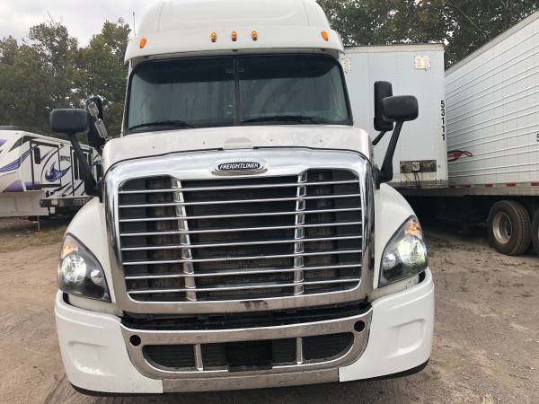 2013 freightliner cascadia ! Super clean! Low miles for sale in Knoxville, FL