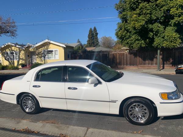 2001 Lincoln town car - cars & trucks - by owner - vehicle... for sale in San Jose, CA