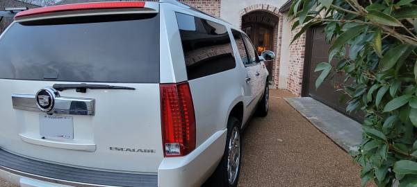 2011 Cadillac Escalade ESV - 108, 400 miles - - by for sale in Jackson, MS – photo 3
