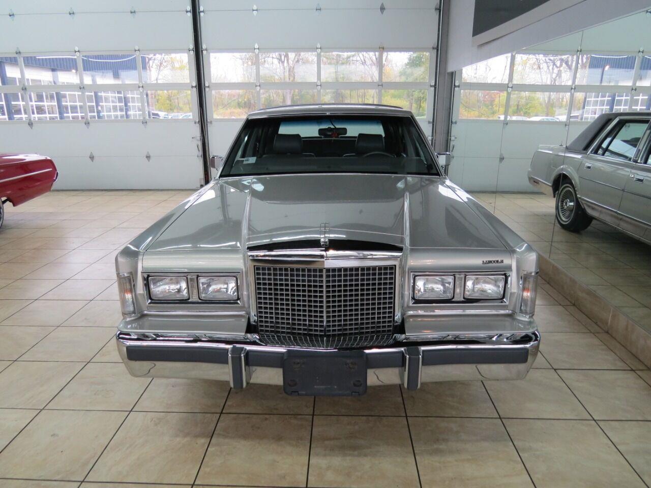 1986 Lincoln Town Car for sale in St. Charles, IL – photo 3