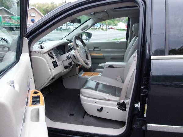 2008 Chrysler Aspen LIMITED 4WD ONE OWNER - - by for sale in Roanoke, VA – photo 10