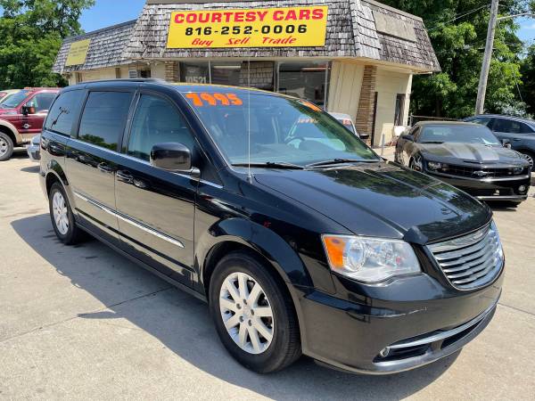 2016 Chrysler Town and Country Touring - - by dealer for sale in Independence, MO 64053, MO