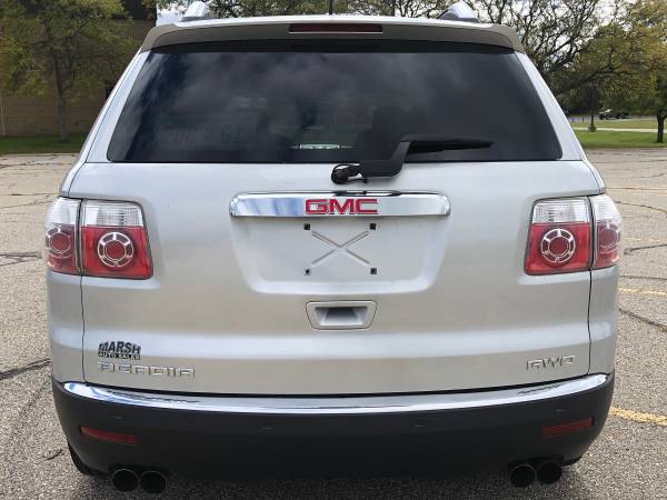 Accident Free! 2009 GMC Acadia! AWD! 3rd Row! for sale in Ortonville, MI – photo 4