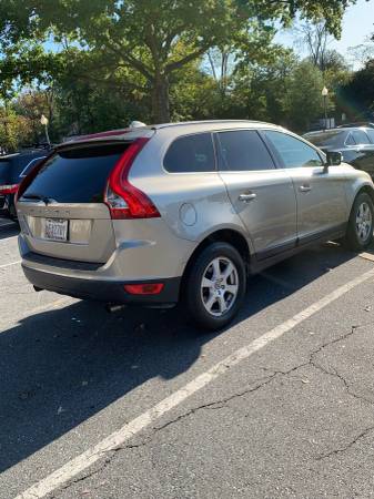 Used Volvo XC60 2011 for sale in Bethesda, District Of Columbia – photo 3