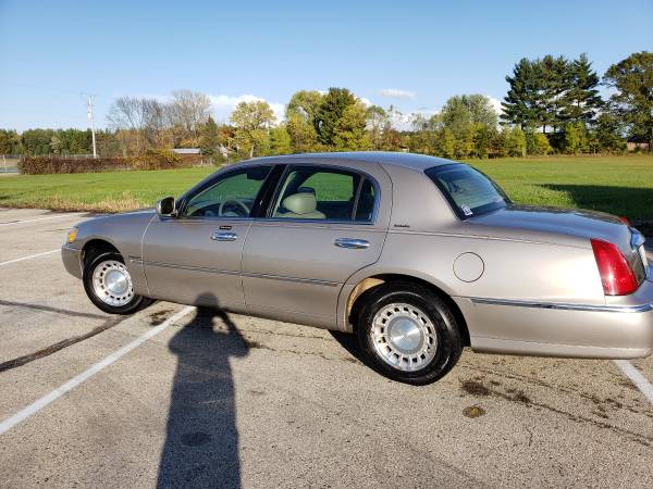 2002 Lincoln Town Car Executive - Great Condition for sale in Marquette, WI