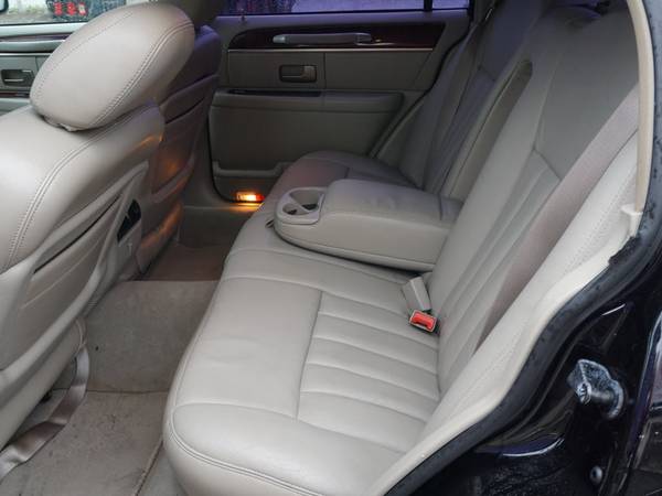 2003 Lincoln Town Car - - by dealer - vehicle for sale in Indianapolis, IN – photo 19