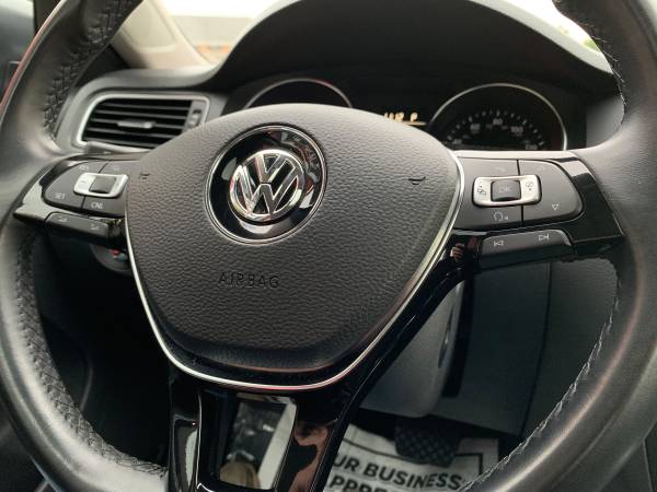 2015 Volkswagen Jetta SE - Leather & Sunroof - 42,000 miles! for sale in Oak Forest, IL – photo 12